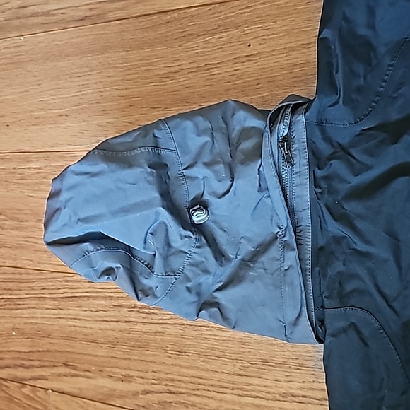 The North Face Jacket - Picture 9 of 9